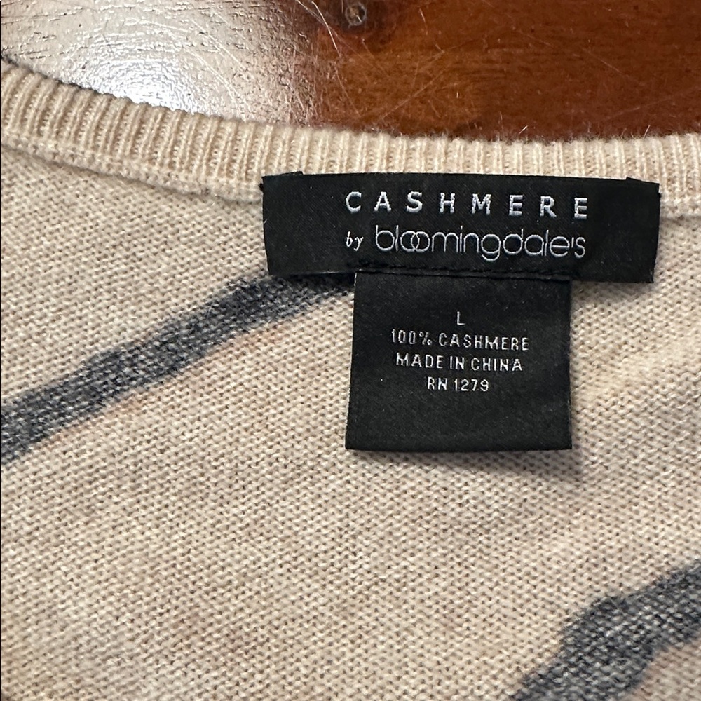 Bloomingdale's Zebra Print cashmere Cardigan - Black and Cream nwot 2-25-05 - Picture 2 of 5